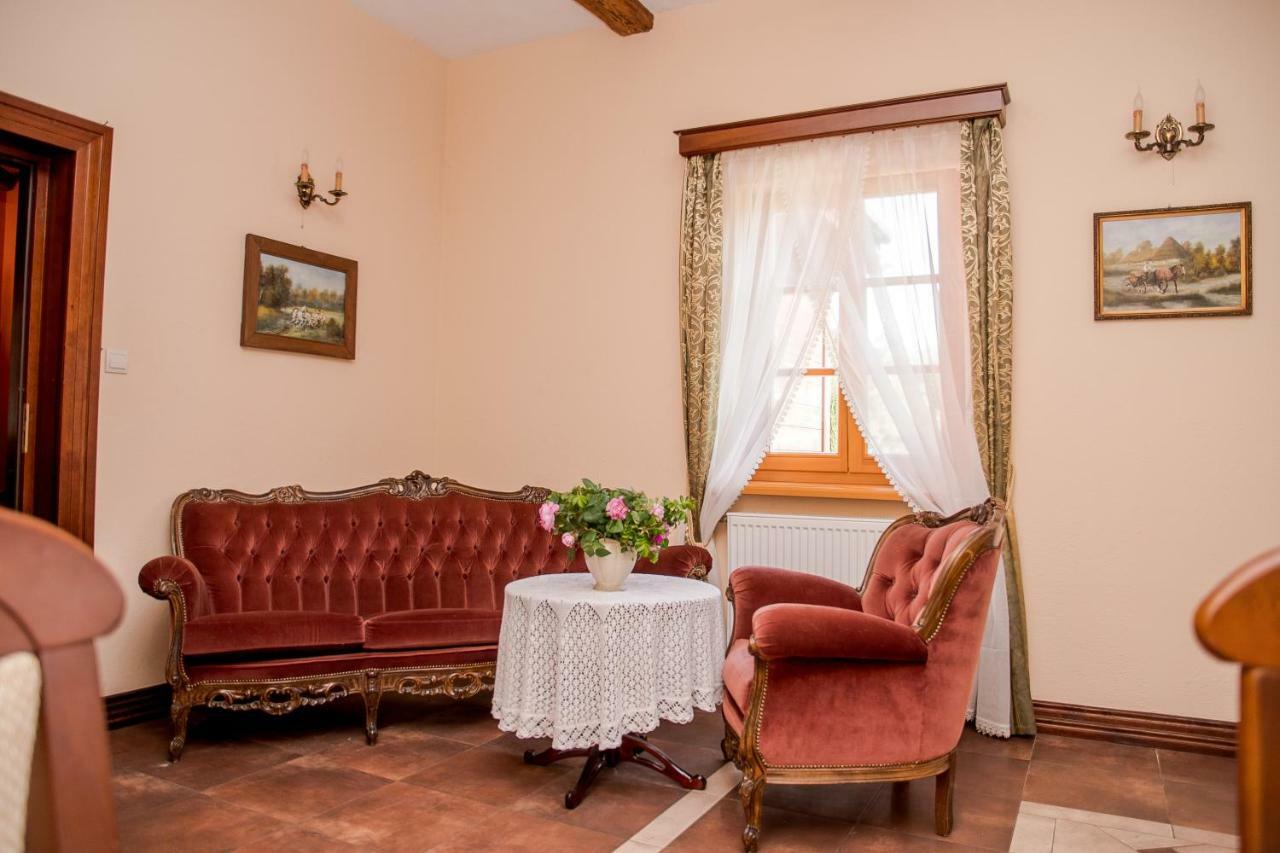 Dwor Woskrzenice Hotel Biała Podlaska Exterior foto